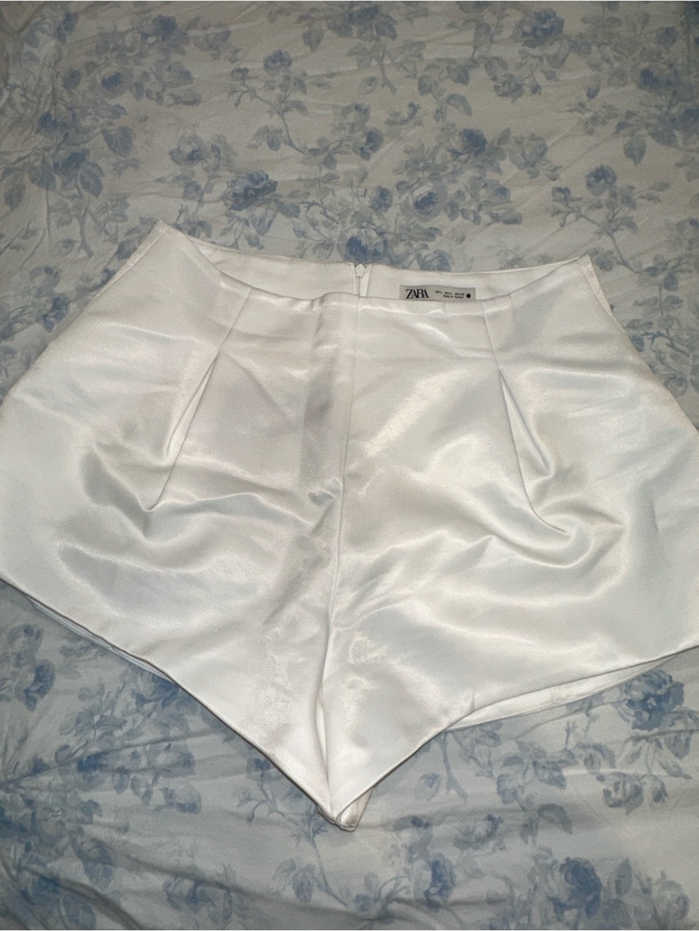 ZARA White Satin High-Rise Pleated Women's Shorts